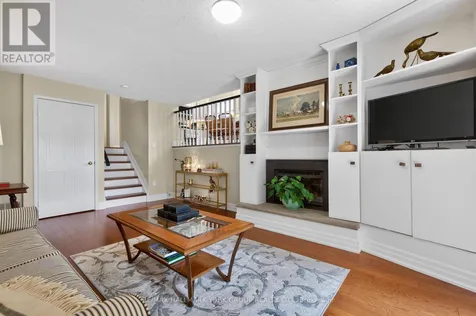 263 John Bowser Crescent Newmarket (glenway Estates) ON L3Y 7N7