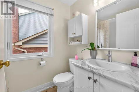 263 John Bowser Crescent Newmarket (glenway Estates) ON L3Y 7N7