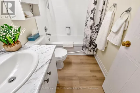 263 John Bowser Crescent Newmarket (glenway Estates) ON L3Y 7N7