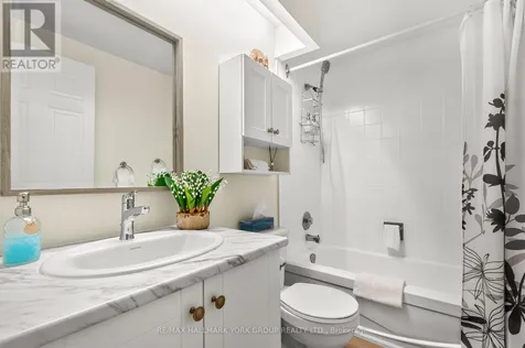 263 John Bowser Crescent Newmarket (glenway Estates) ON L3Y 7N7