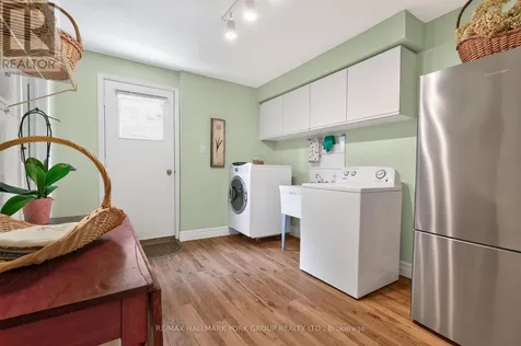 263 John Bowser Crescent Newmarket (glenway Estates) ON L3Y 7N7