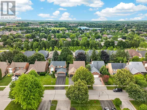 263 John Bowser Crescent Newmarket (glenway Estates) ON L3Y 7N7
