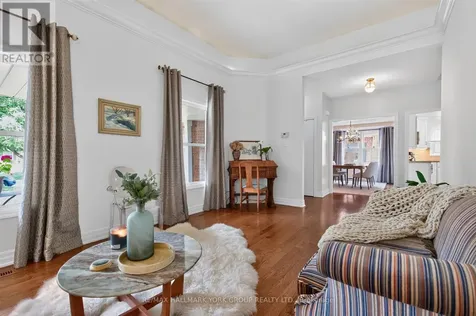 263 John Bowser Crescent Newmarket (glenway Estates) ON L3Y 7N7