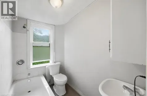25 Albemarle Street Hamilton ON L8L 7G5