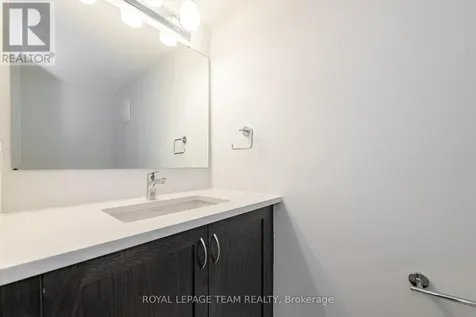 719 Doneraile Walk Ottawa ON K2J 7B9