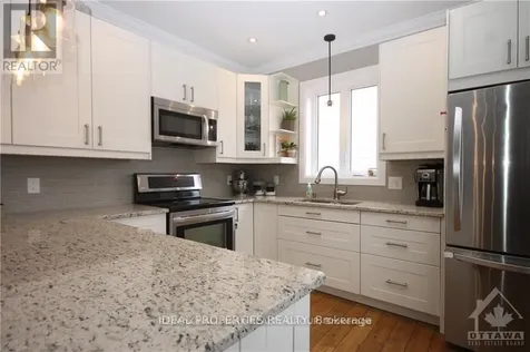 17 Anna Avenue Ottawa ON K1Z 7T5
