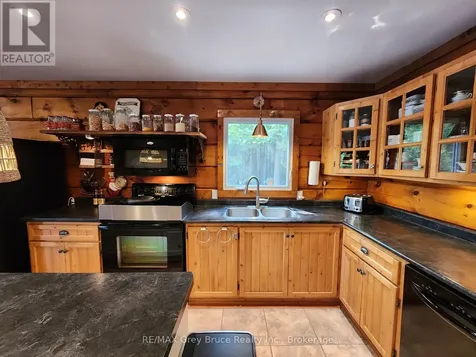 9 Hope Drive Northern Bruce Peninsula ON N0H 1Z0