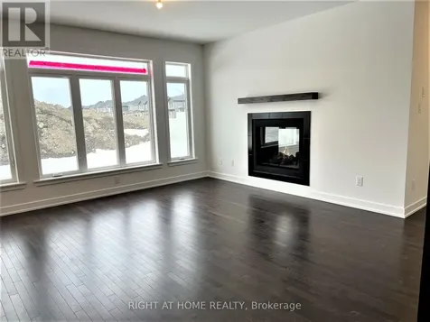 902 Duxbury Lane Ottawa ON K4M 0M3