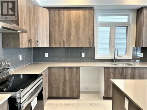 902 Duxbury Lane Ottawa ON K4M 0M3