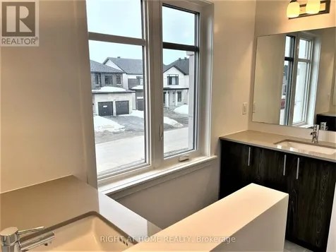 902 Duxbury Lane Ottawa ON K4M 0M3