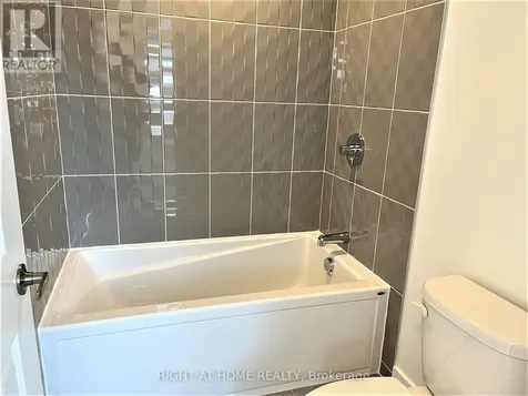 902 Duxbury Lane Ottawa ON K4M 0M3