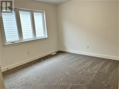 902 Duxbury Lane Ottawa ON K4M 0M3