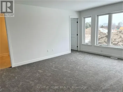 902 Duxbury Lane Ottawa ON K4M 0M3