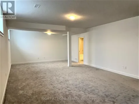902 Duxbury Lane Ottawa ON K4M 0M3