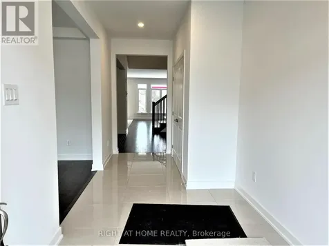 902 Duxbury Lane Ottawa ON K4M 0M3