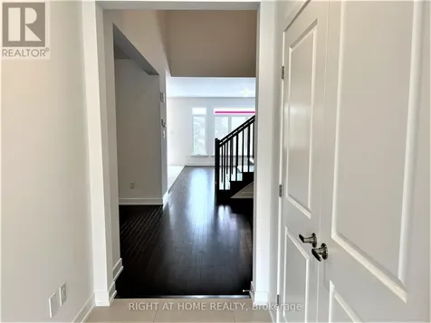 902 Duxbury Lane Ottawa ON K4M 0M3