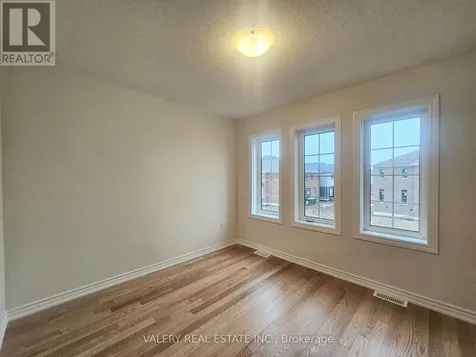 22 Hylton Drive Barrie ON L9S 2Z8
