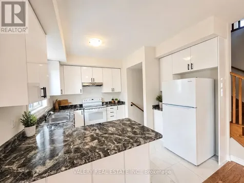 22 Hylton Drive Barrie ON L9S 2Z8