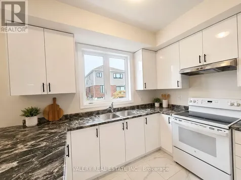 22 Hylton Drive Barrie ON L9S 2Z8
