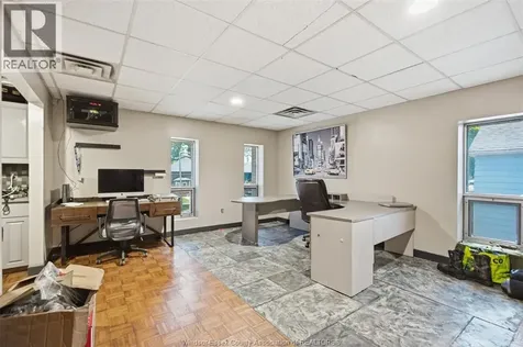 857 Howard Avenue Windsor ON N9A 1S1