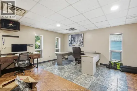 857 Howard Avenue Windsor ON N9A 1S1