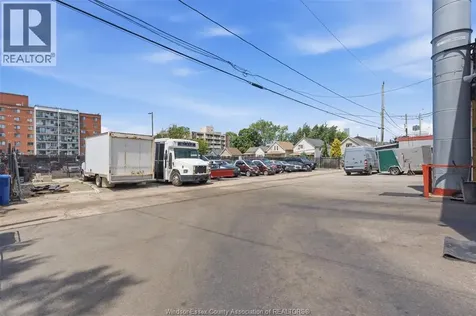 857 Howard Avenue Windsor ON N9A 1S1
