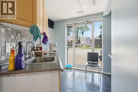 857 Howard Avenue Windsor ON N9A 1S1