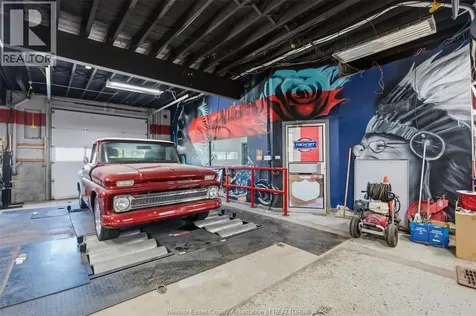 857 Howard Avenue Windsor ON N9A 1S1