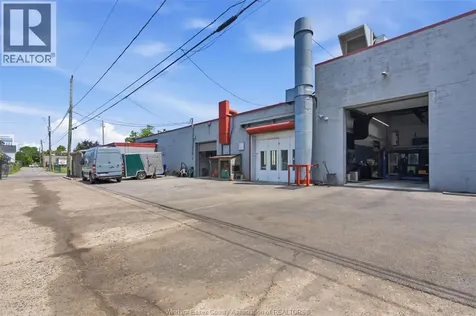857 Howard Avenue Windsor ON N9A 1S1