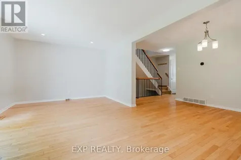 1127 Avignon Court Ottawa ON K1C 2M2