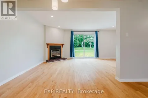 1127 Avignon Court Ottawa ON K1C 2M2