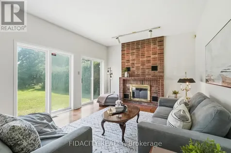 25 Pine Bluff Trail Ottawa ON K2S 1E1