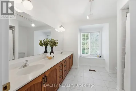 25 Pine Bluff Trail Ottawa ON K2S 1E1