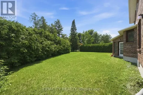 25 Pine Bluff Trail Ottawa ON K2S 1E1