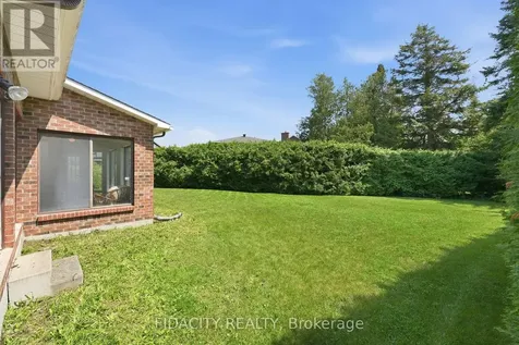 25 Pine Bluff Trail Ottawa ON K2S 1E1