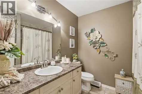 34 Brooklyn Avenue Brantford ON N3T 1B4