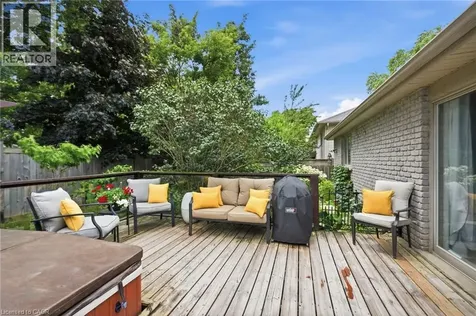 34 Brooklyn Avenue Brantford ON N3T 1B4