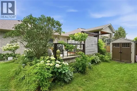 34 Brooklyn Avenue Brantford ON N3T 1B4