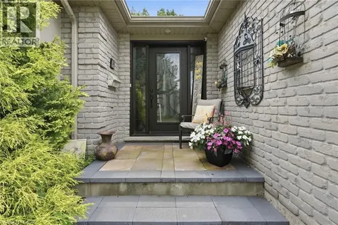 34 Brooklyn Avenue Brantford ON N3T 1B4
