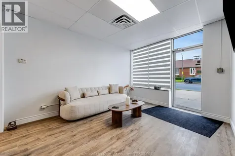 3147 Tecumseh Road East Windsor ON N8W 1G9