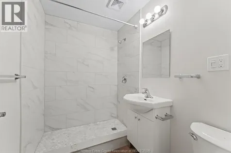910 St. Luke Windsor ON N9J 3J7