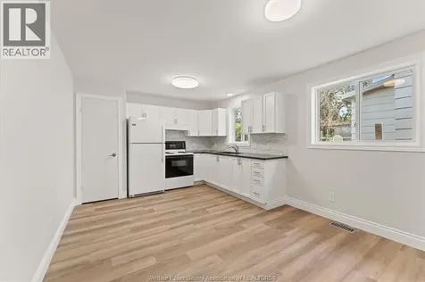 910 St. Luke Windsor ON N9J 3J7