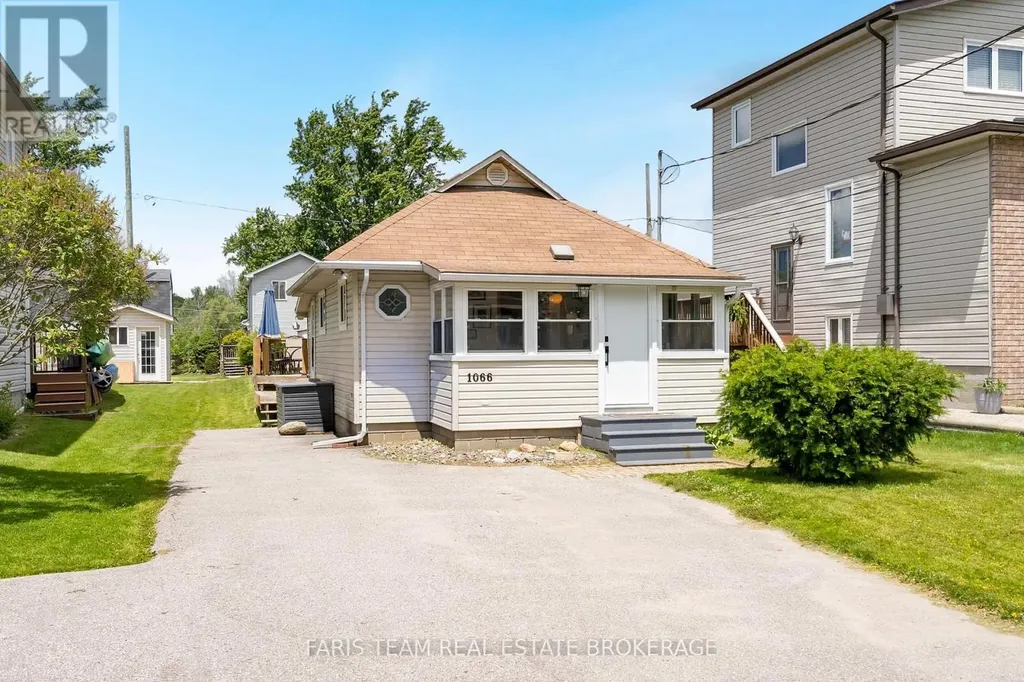 1066 Wood Street Innisfil ON L0L 1K0