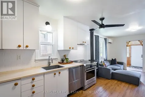 1066 Wood Street Innisfil ON L0L 1K0