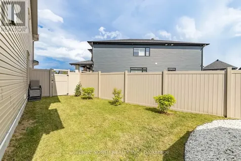206 Reisling Way Ottawa ON K1T 0X1