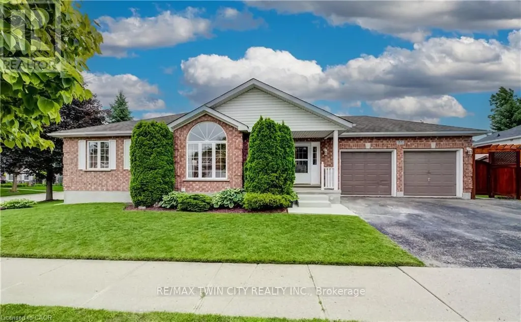 27 Chandos Drive Kitchener ON N2A 3C2