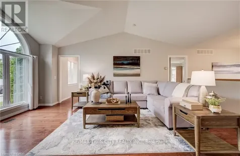 27 Chandos Drive Kitchener ON N2A 3C2