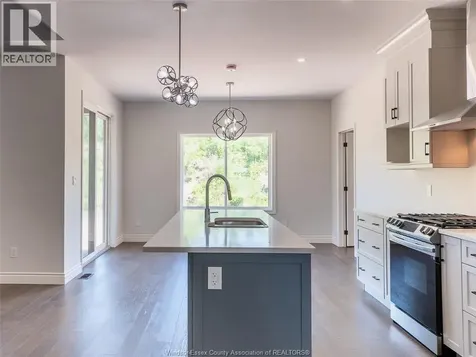 1892 Villa Canal Kingsville ON N0P 2G0