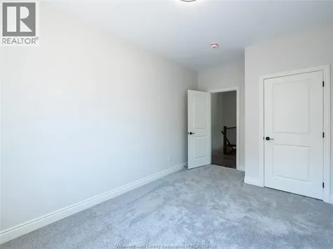 1892 Villa Canal Kingsville ON N0P 2G0
