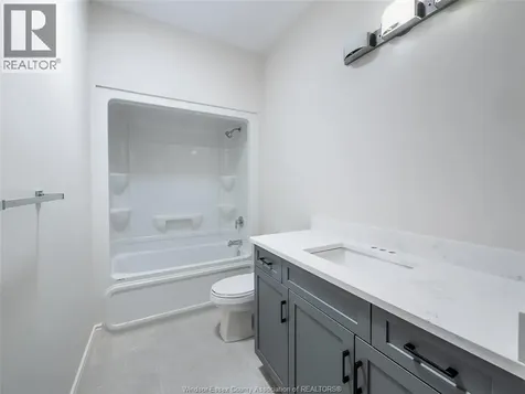 1892 Villa Canal Kingsville ON N0P 2G0